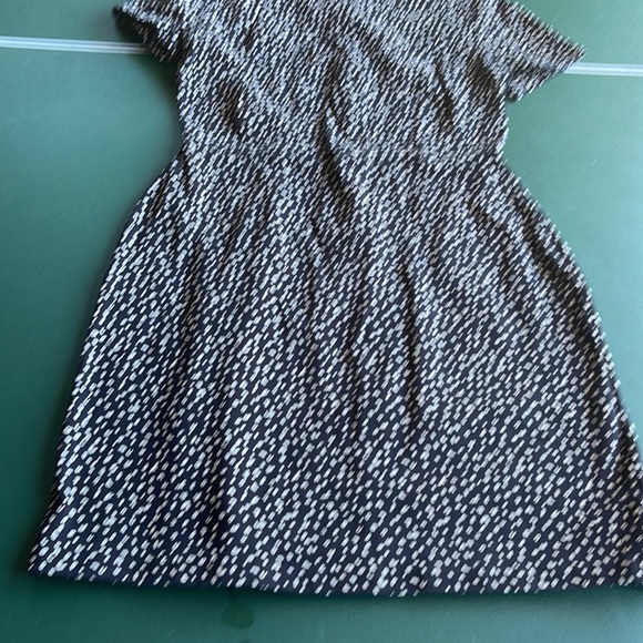 Woman’s dress - Picture 3 of 6